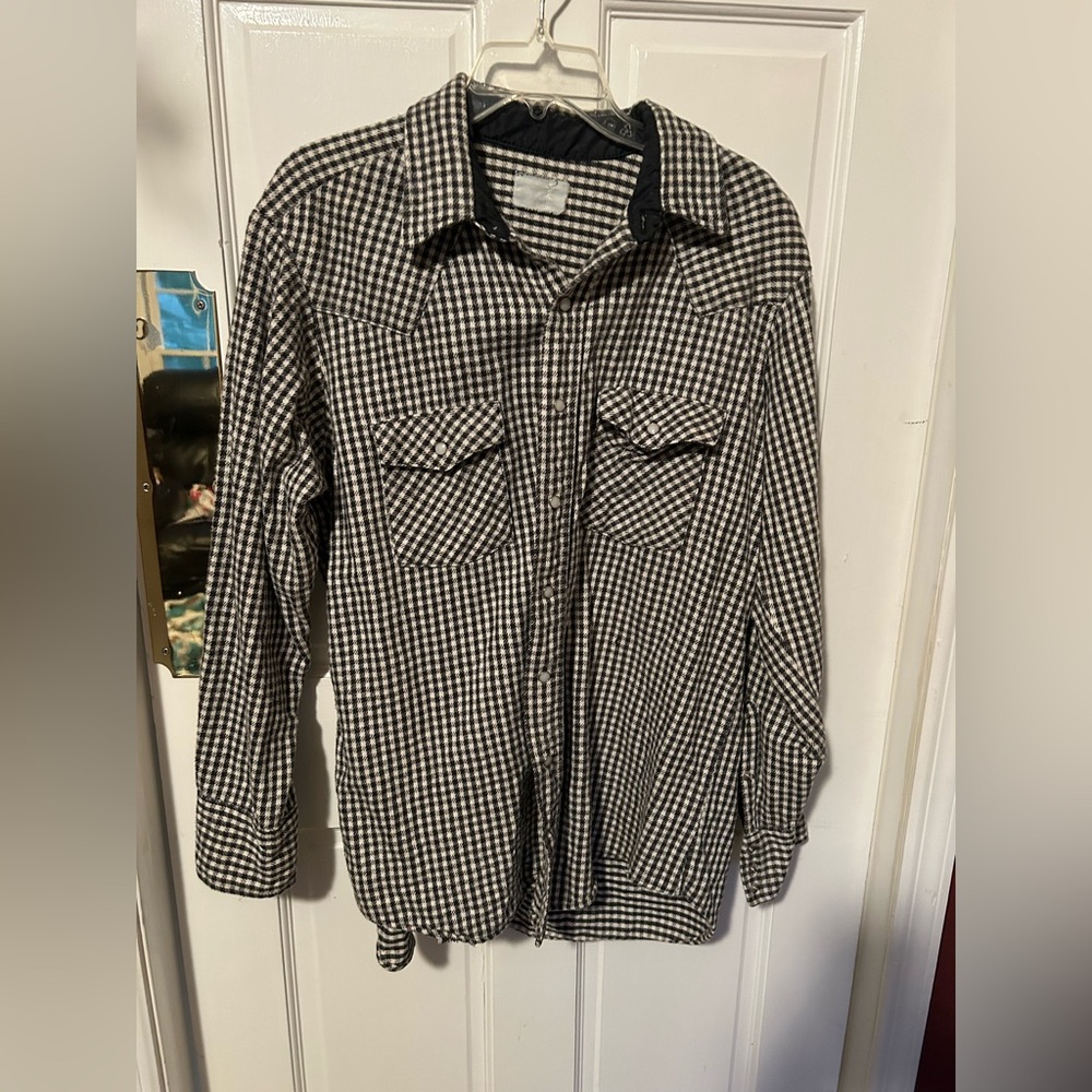 Men’s black and white herringbone flannel size XL with pearl buttons